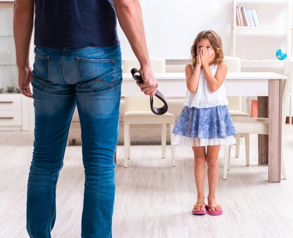Angry Father Punishing His Daughter — Stock Photo, Image