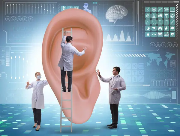 Dokter Memeriksa Telinga Raksasa Dalam Konsep Medis — Stok Foto