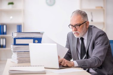 Old employee unhappy with excessive work at workplace