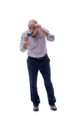 Eski patronun elinde kredi kartı var.