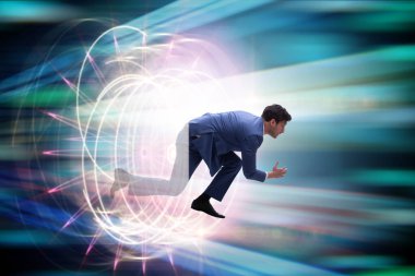 İş adamı iş dünyasında sanal dünyaya giriyor.