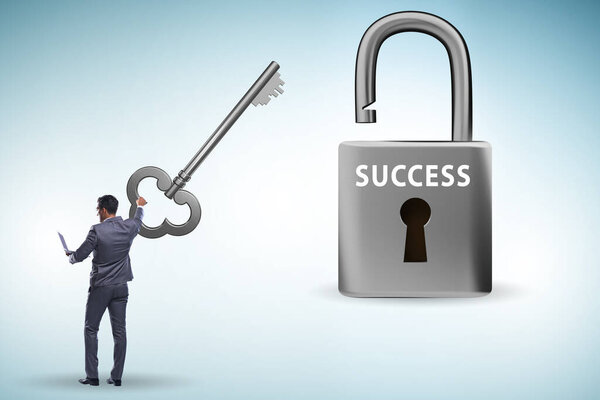 Бизнесмен в ключе к концепции успеха