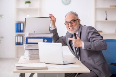 Old employee unhappy with excessive work at workplace