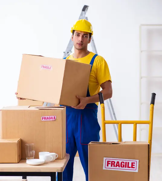 Young Professional Mover Doing Home Relocation — Stock Photo, Image
