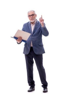 Yaşlı işadamı beyazda izole edilmiş.