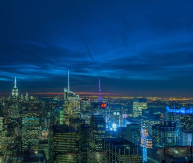 New York - 20 Aralık 2013: Aşağı Manhattan 'ın 20 Aralık' ta New York, ABD 'de görülmesi. New York 'ta en iyi gece manzarası var.