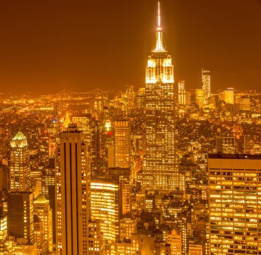 Günbatımında New York Manhattan 'ın gece manzarası