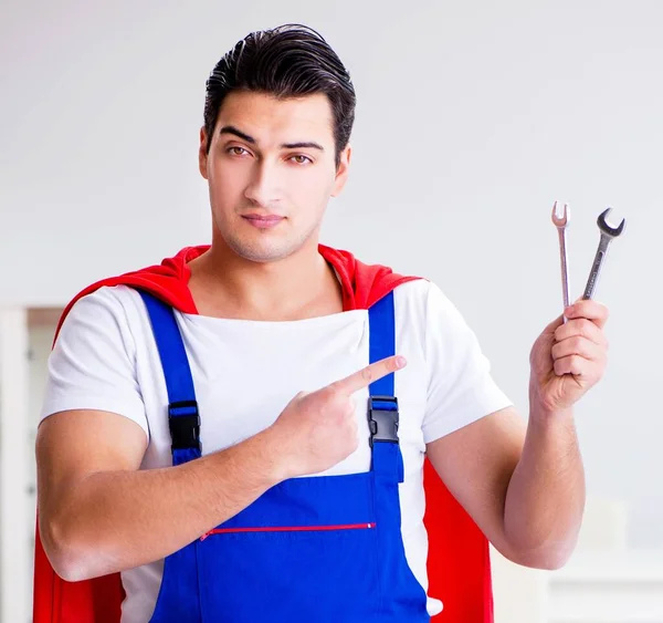 Der Superhelden Reparateur Mit Werkzeugen Reparaturkonzept — Stockfoto