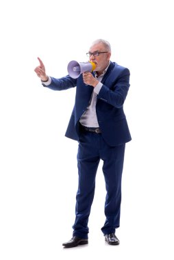 Yaşlı erkek patron megafonu bembeyaz tutuyor.