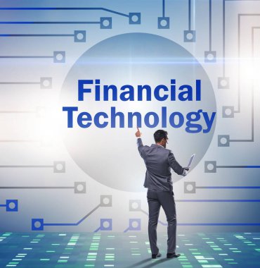 Fintech konseptinde düğmelere basan işadamı