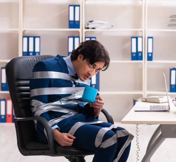 Young Tied Male Employee Office — Stock Photo, Image