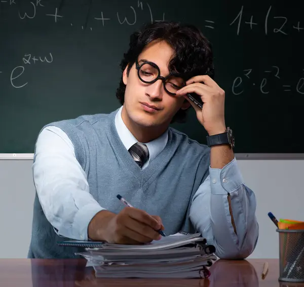 Young Math Teacher Front Chalkboard — Stock Photo, Image