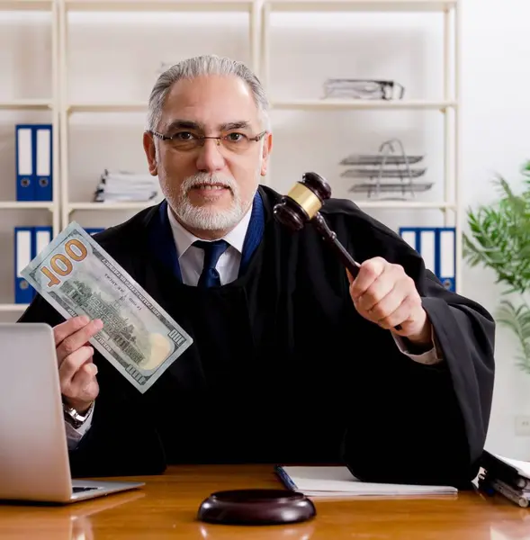 Advogado Idoso Que Trabalha Tribunal — Fotografia de Stock