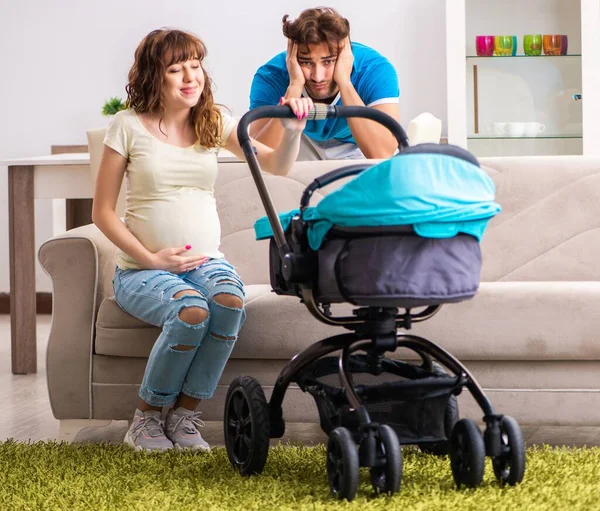 Young Parents Baby Expecting New Arrival — Stock Photo, Image