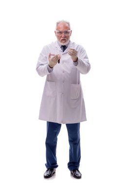 Yaşlı kimyagerin beyazı.