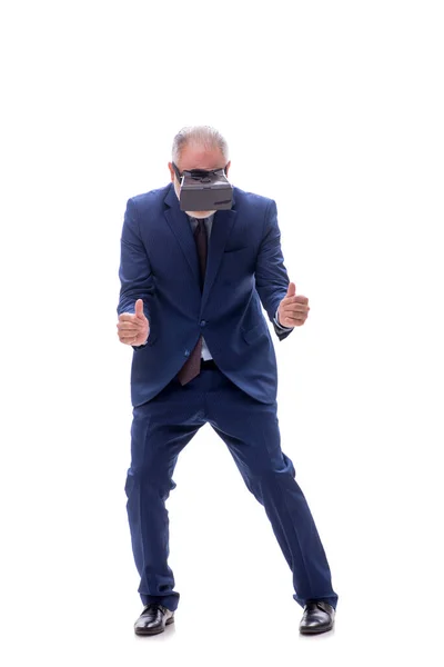 Velho Chefe Vestindo Óculos Virtuais Isolados Branco — Fotografia de Stock