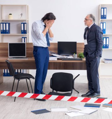 Adli tabip ofisteki hırsızlığı araştırıyor.