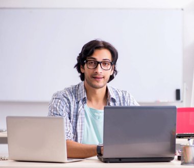 The it specialist working in the office