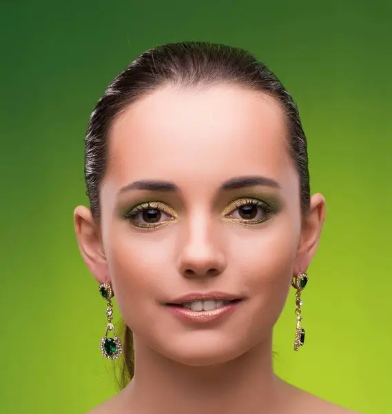 Joven Concepto Belleza Sobre Fondo Verde — Foto de Stock