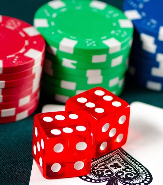Les Jetons Les Cartes Sur Table Casino — Photo