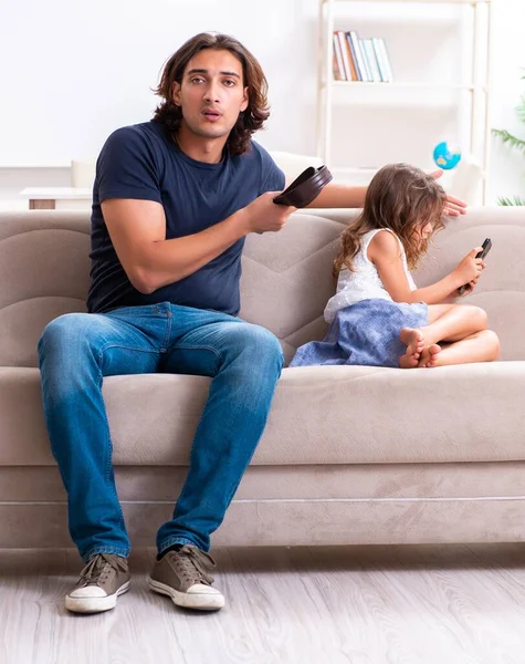 Angry Father Punishing His Daughter — Stock Photo, Image