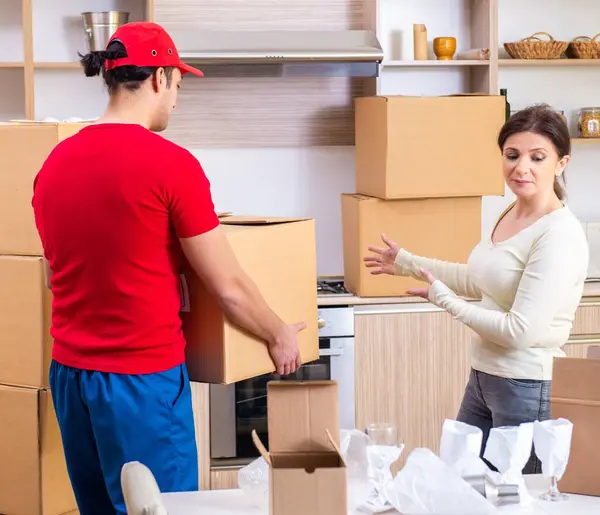 Young Male Contractor Female Customer Moving Concept — Stock Photo, Image
