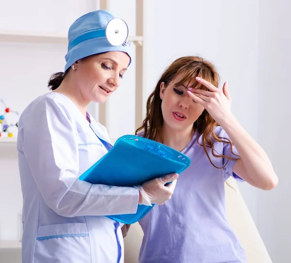 Young Woman Visiting Female Doctor Otolaryngologist — Stock Photo, Image