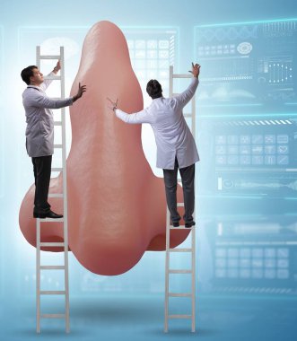 Doktorlar estetik burun ameliyatı yapıyor.