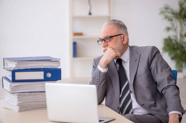 Old employee unhappy with excessive work at workplace