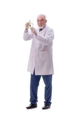 Yaşlı kimyagerin beyazı.
