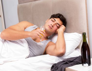 Akşamdan kalma bir adamın partisinden sonra