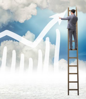 İş adamı gökyüzüne çizimler çiziyor.