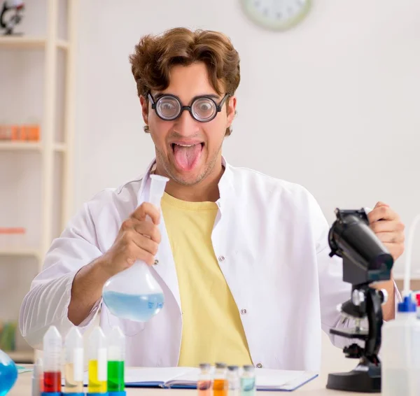 Funny Crazy Chemist Doing Experiments Tests — Stock Photo, Image