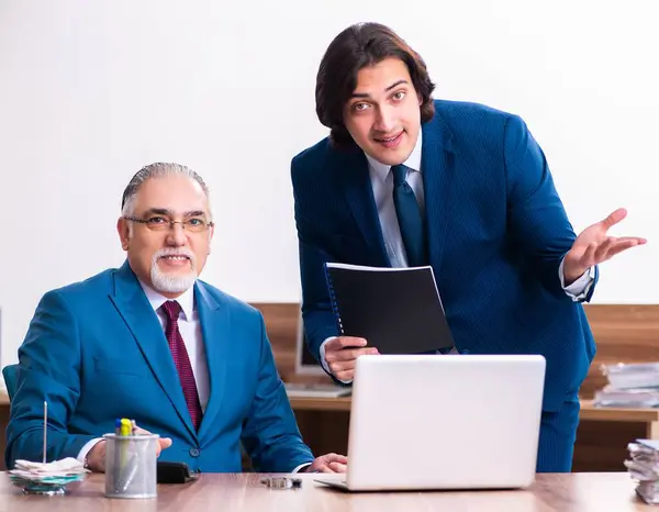 Young Old Employees Working Together Office — Stock Photo, Image