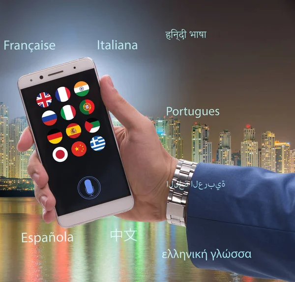 Koncepcja Tłumaczenia Czasie Rzeczywistym Aplikacji Smartphone — Zdjęcie stockowe