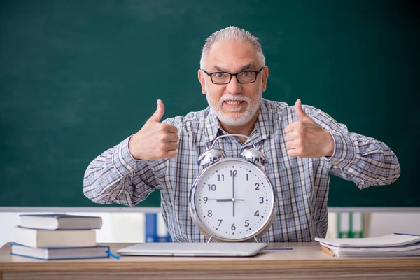 Old Teacher Time Management Concept — Stock Photo, Image