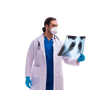 Coronavirus konsepti içinde genç bir doktor beyaza izole edilmiş.