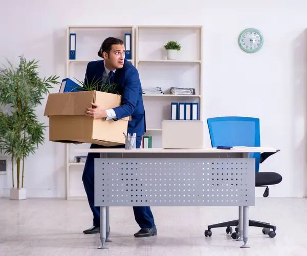 Young Employee Being Made Redundant — Stock Photo, Image