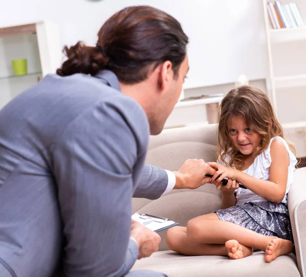 Child Psychologist Attending Small Girl — Stock Photo, Image