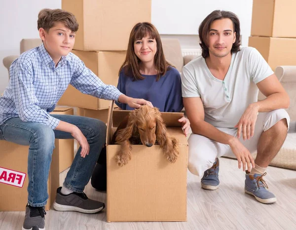 Young Family Moving New House — Stock Photo, Image