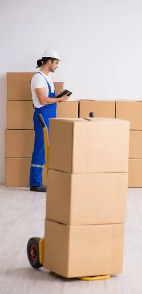 Young Male Professional Mover Doing Home Relocation — Stock Photo, Image