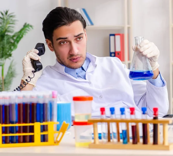 Young Male Chemist Working Lab — Stock Photo, Image