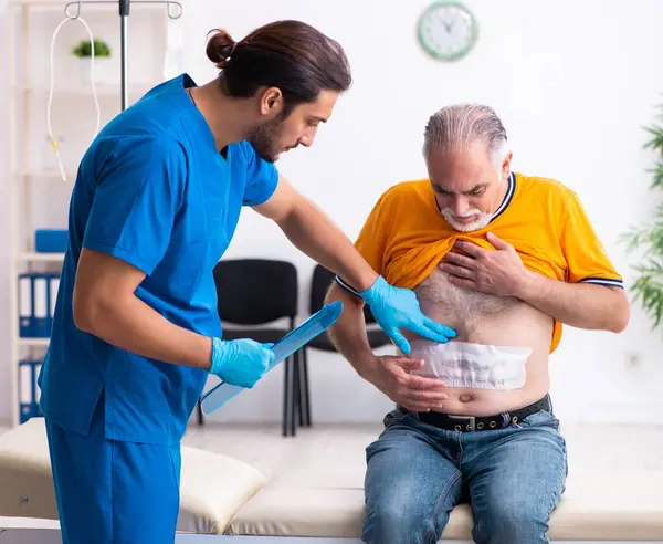 Old Man Visiting Male Doctor — Stock Photo, Image
