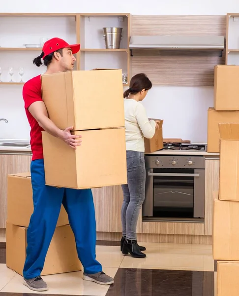 Young Male Contractor Female Customer Moving Concept — Stock Photo, Image