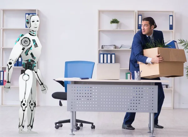 Koncepcja Robotów Zastępujących Ludzi Biurach — Zdjęcie stockowe