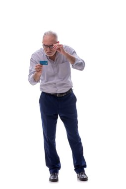 Eski patronun elinde kredi kartı var.