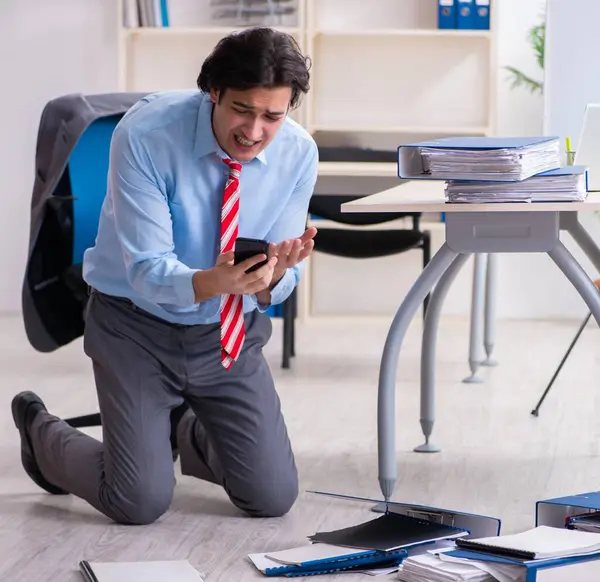 Young Male Employee Unhappy Excessive Work — Stock Photo, Image