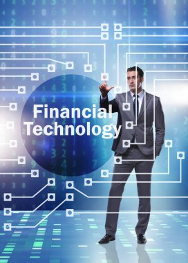 Fintech konseptinde düğmelere basan işadamı