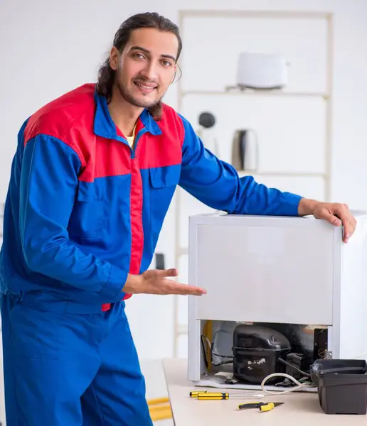 Young Male Contractor Repairing Refrigerator Workshop — Stock Photo, Image
