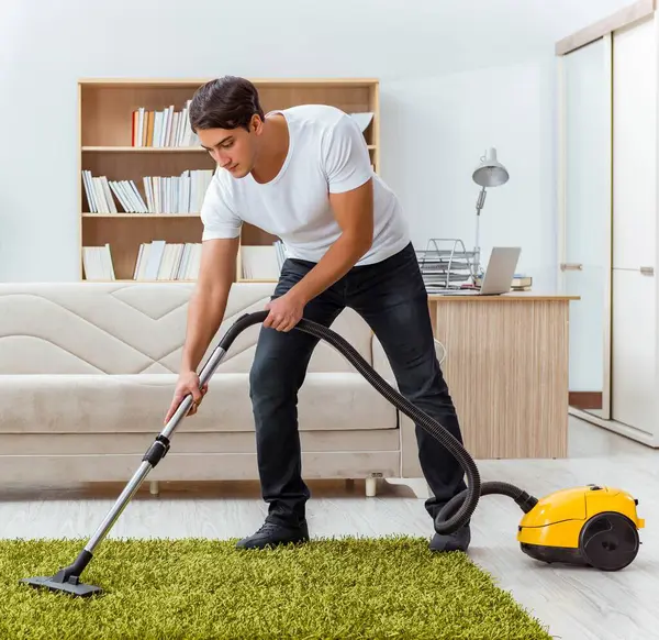 Man Husband Cleaning House Helping Wife — Stock Photo, Image